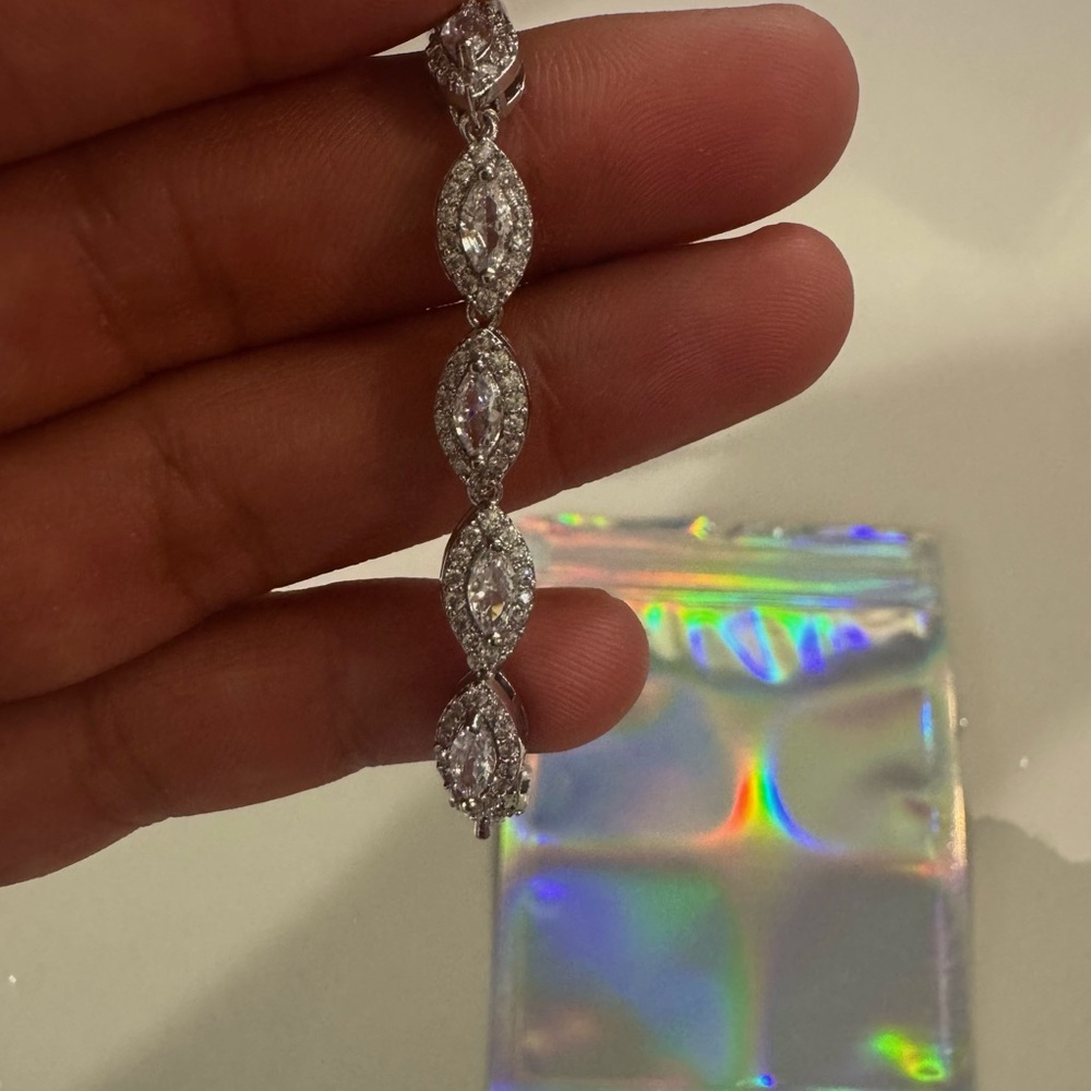 Stainless steel bracelet with adjustable clip